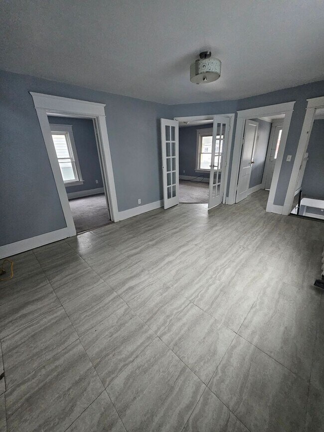 Primary Photo - 1123 E 24th St