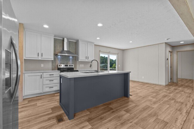 Building Photo - New build home on a spacious lot!