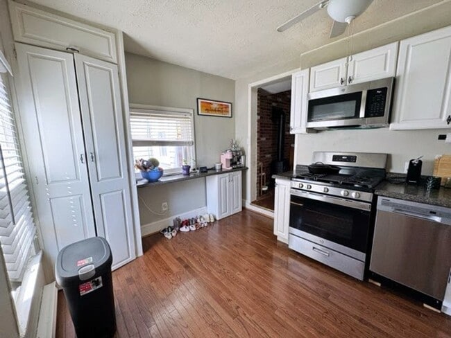 Building Photo - Stunning 2-Bedroom Townhome in West Cheste...