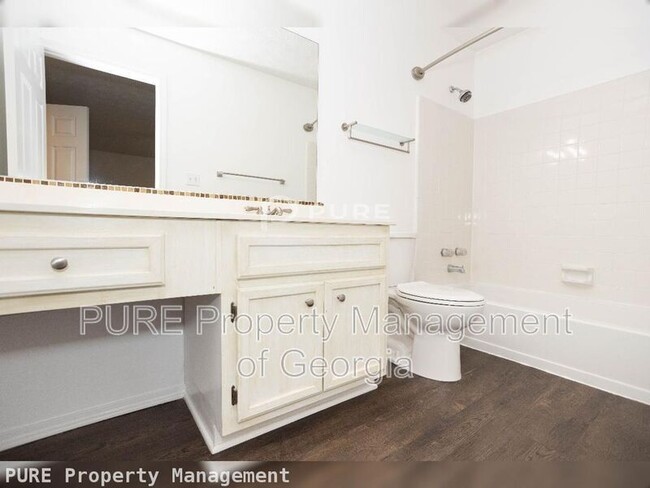 Building Photo - 2408 Country Park Dr
