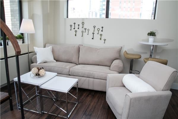 Primary Photo - 809 Ninth Avenue