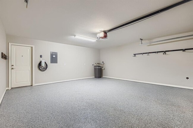 Building Photo - 1213 Highknoll Ln