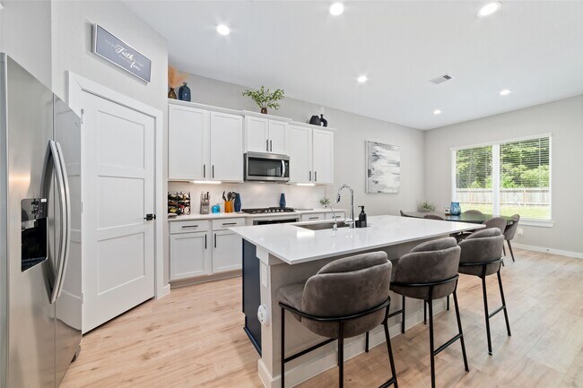 Building Photo - 10332 Rainbow Cove Ln