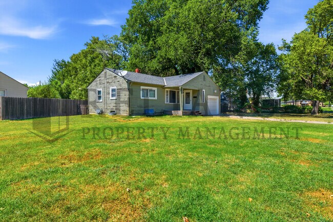 Building Photo - 2017 S Grn Acrs St