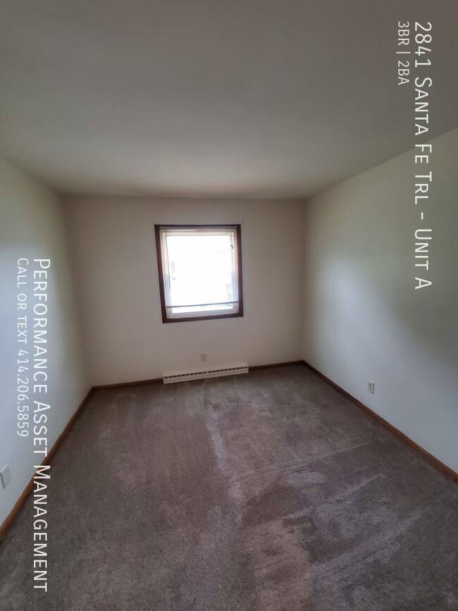 Building Photo - Charming 3 bedroom-Lower Unit in Racine