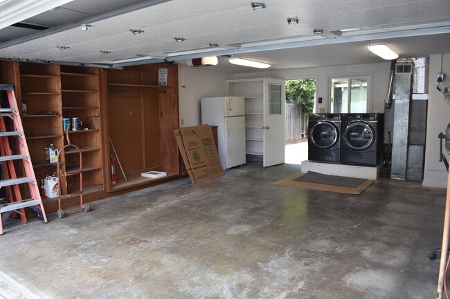 Building Photo - 102 Bonita Ave