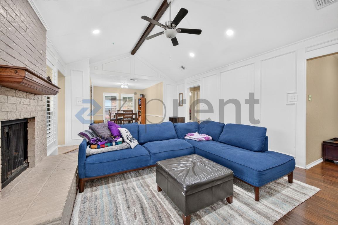 Building Photo - Unit