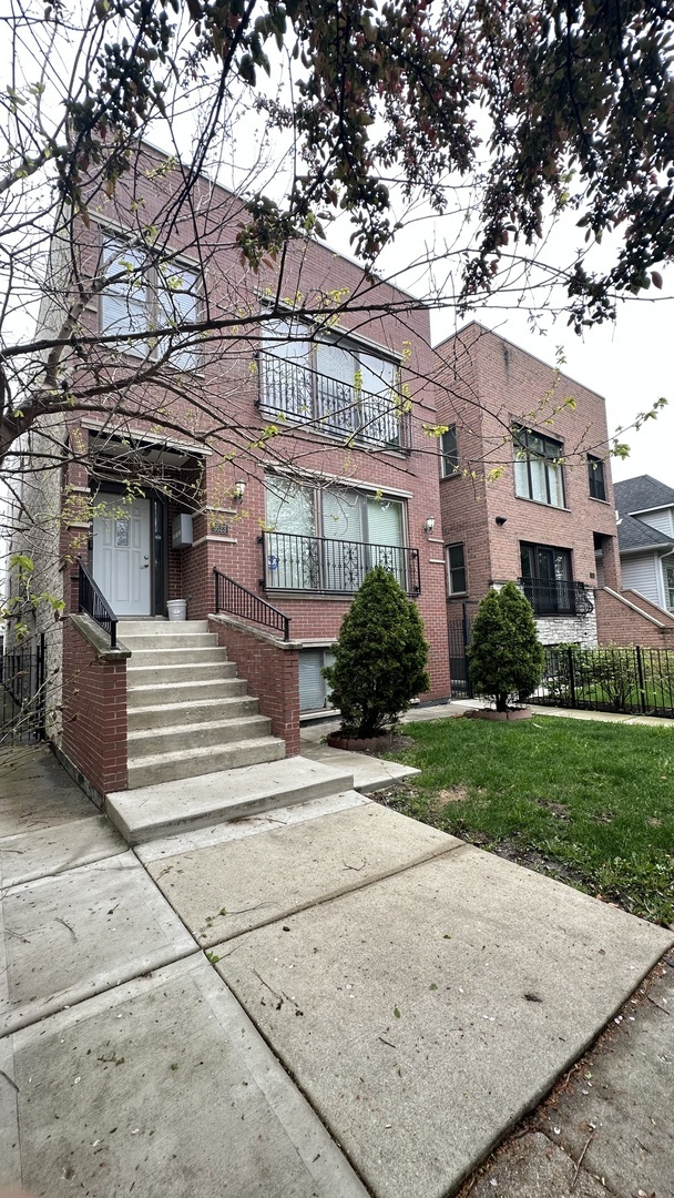 Building Photo - 5523 N Sawyer Ave