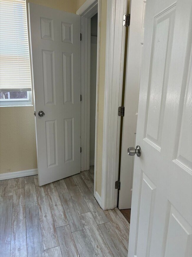 Building Photo - Beautifully Appointed 3/2 w Garage For Ren...