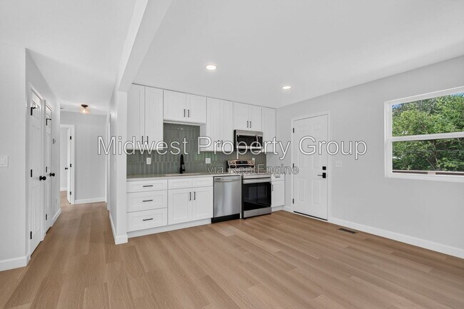Building Photo - 13 S Perry Cir