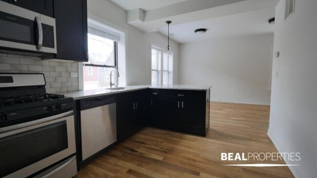 Building Photo - 1 bedroom in CHICAGO IL 60625