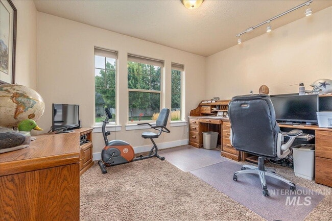 Building Photo - "Charming 3-Bedroom Home with 2 Full Baths in Boise's Sought-After West Dover Heights!"
