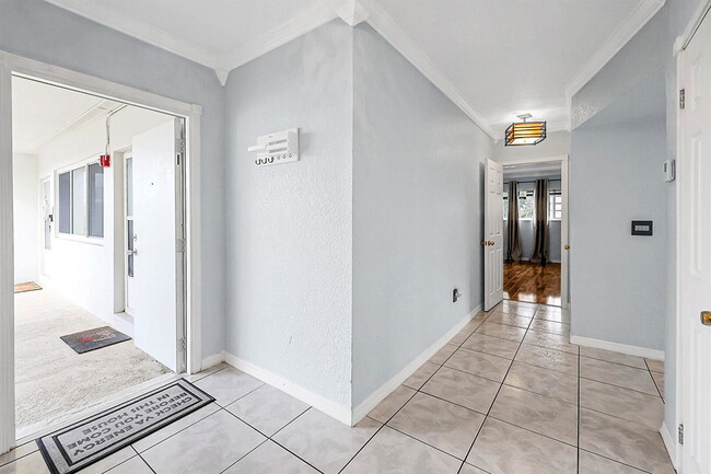 Building Photo - 462 Golden Isles Dr