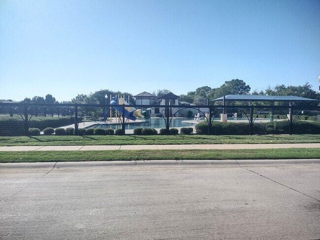 Building Photo - Beautiful home in nice neighborhood