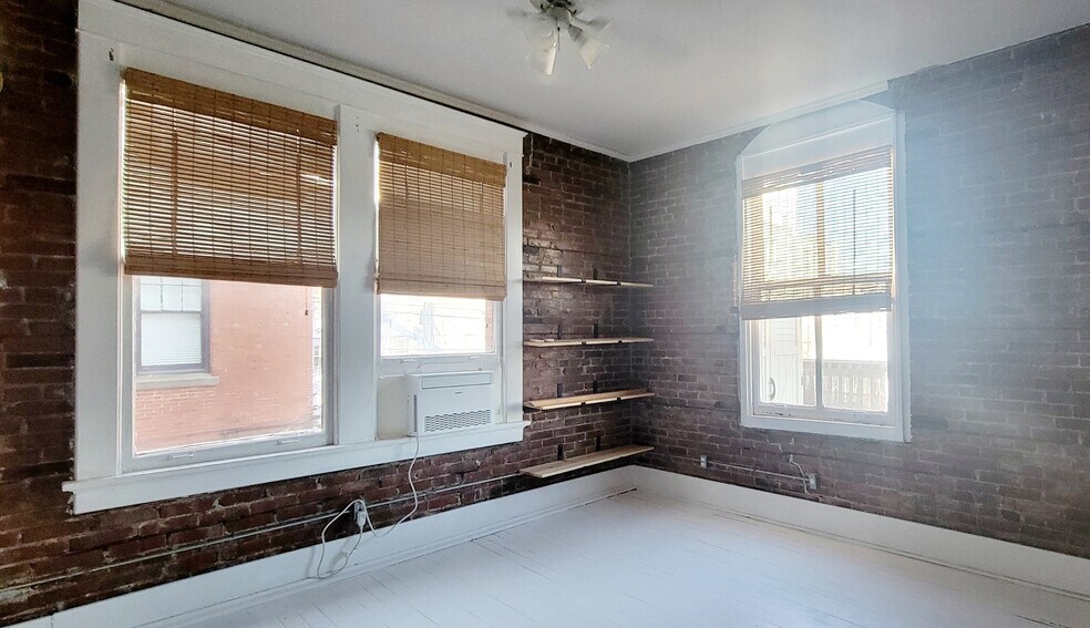 Building Photo - 524 23rd St