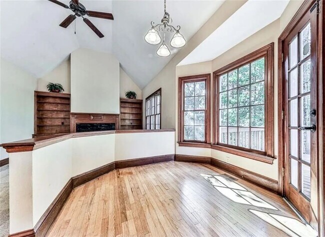 Building Photo - Spacious 5BR House in Snellville