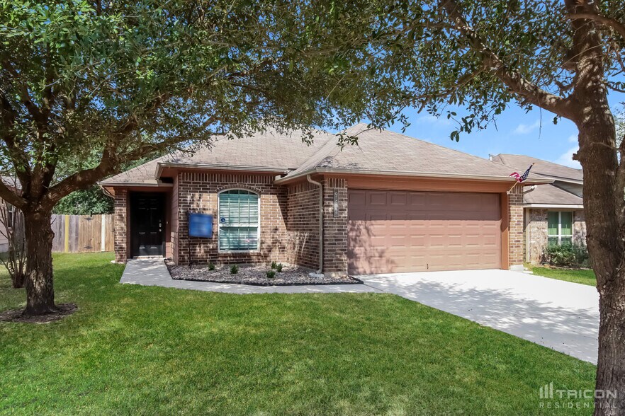 Primary Photo - 952 Oak Lynn Dr