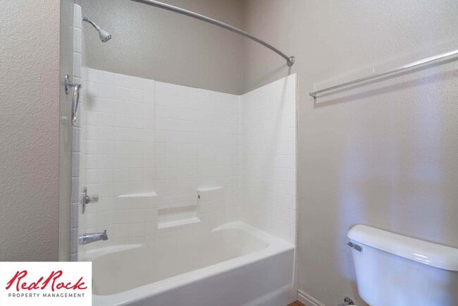 Building Photo - Dog Friendly! Great 2 Bedroom, 2 Bathroom ...