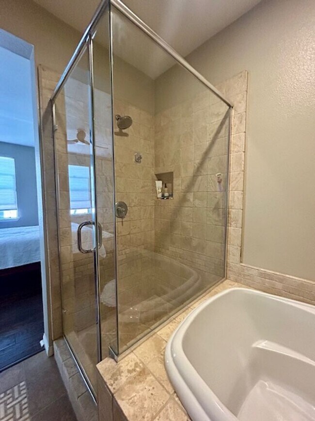 Building Photo - 2bed 2bath 1,401 Sqft VANTIS Condo in the Heart of Aliso Viejo