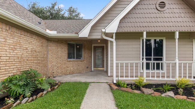 Building Photo - 22503 Holly Branch Dr