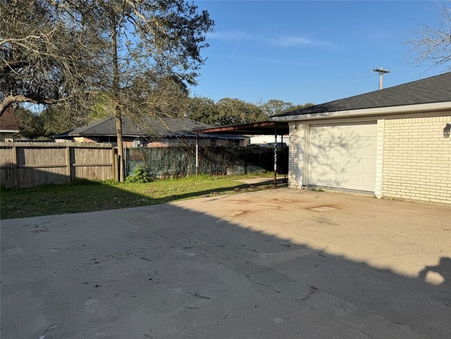 Building Photo - 1014 Robinson St