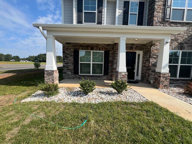 Building Photo - Stunning 4BR 3BA Home in Colfax