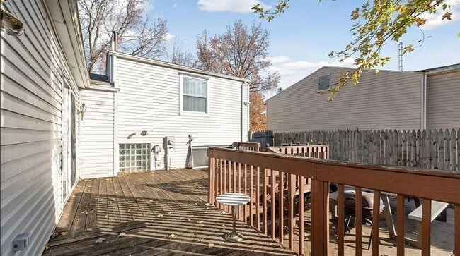 Building Photo - 3737 Whitegate Dr