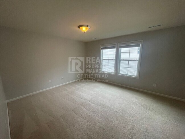 Building Photo - Breathtaking 4bd/3ba Deluxe home next to L...