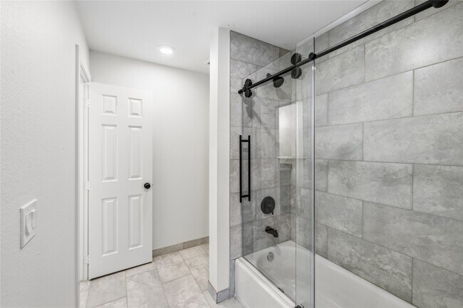 Building Photo - 6138 Brookfield Dr