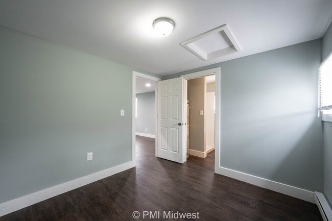 Building Photo - Charming 1-Bedroom Duplex with Modern Amen...