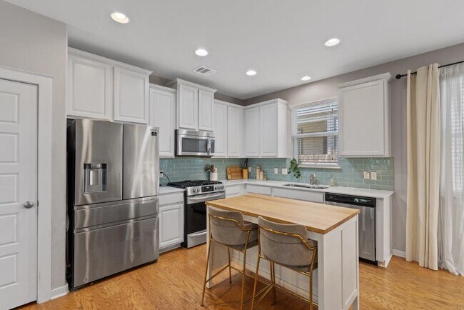 Primary Photo - 5317 Daimler Dr