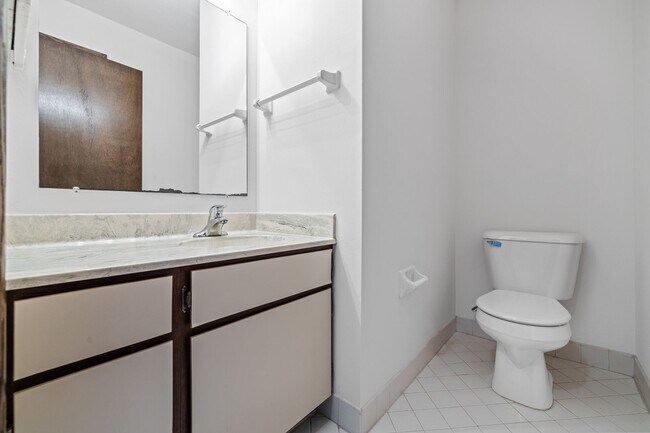 Building Photo - 2 Bedroom/1.5 Bathroom Upper available at our Cedar View Apartments