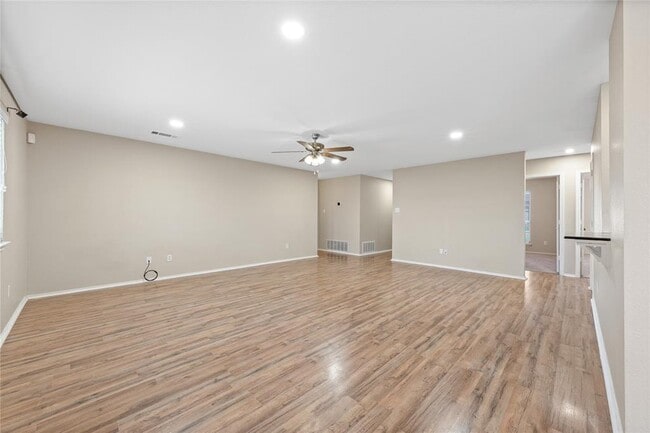 Building Photo - 210 Mesquite Cir