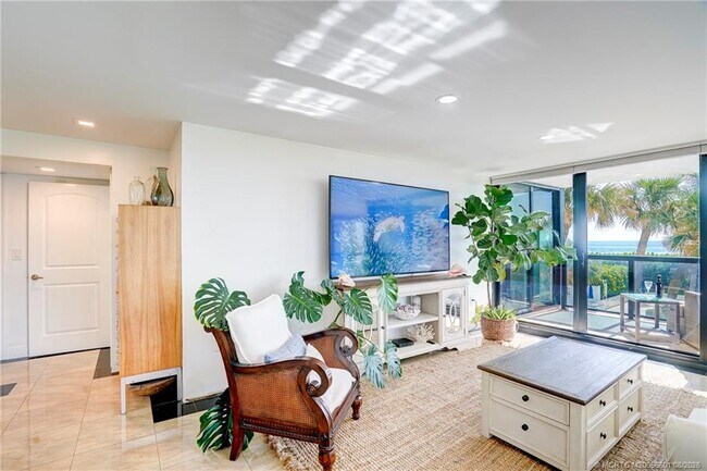 Building Photo - 10410 S Ocean Dr