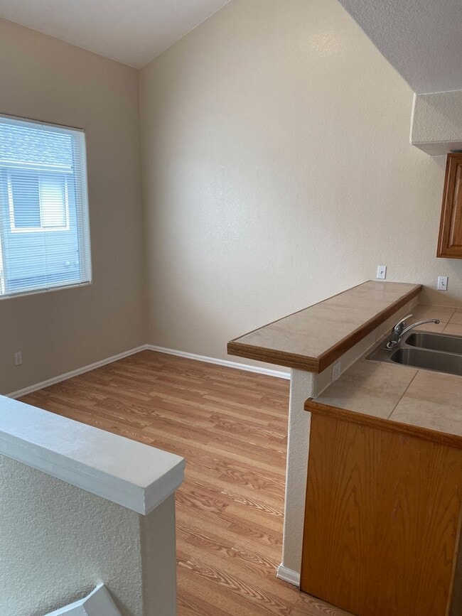 Building Photo - Near Buckley AFB - 2 Bedroom 2 bath + Larg...