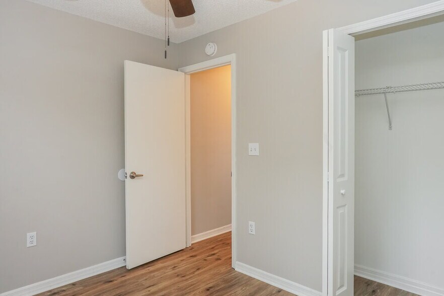 Building Photo - 11860 Shotgate Ct