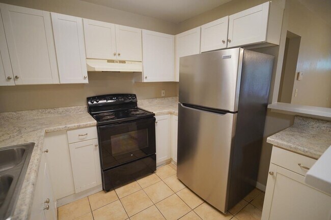 Building Photo - 2808 Southwood Dr