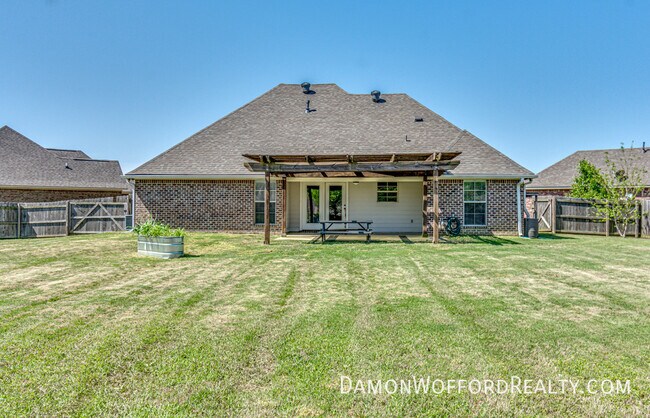 Building Photo - 117 Windy Hollow