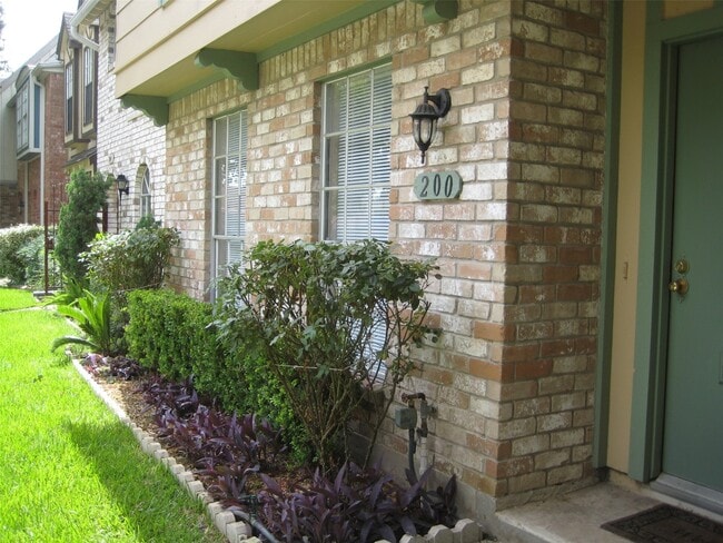 Building Photo - 11002 Hammerly Blvd