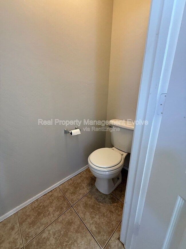 Building Photo - 3930 W Irwin Ave