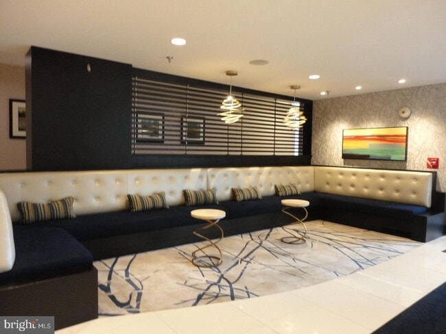 Building Photo - 7401 Westlake Terrace