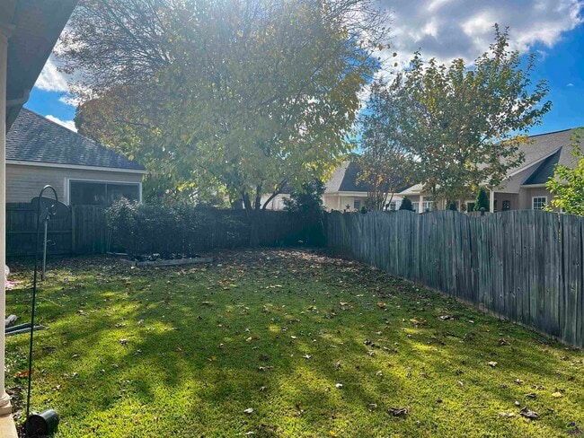 Building Photo - 123 Montrose Ln