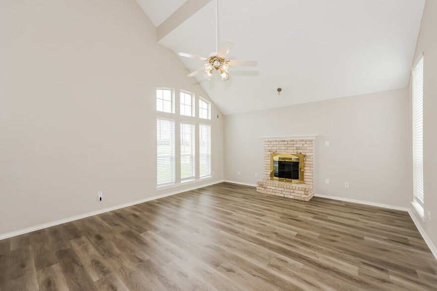 Building Photo - 300 Stone Creek Blvd