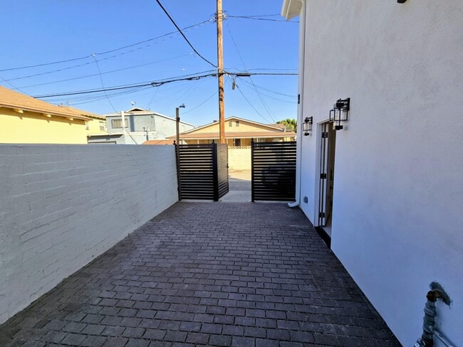 Building Photo - 11015 Califa St