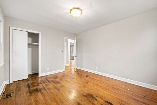 Building Photo - 3 Bedroom Pet Friendly Home For Rent!