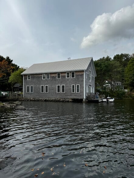 Building Photo - 3 Pond Rd