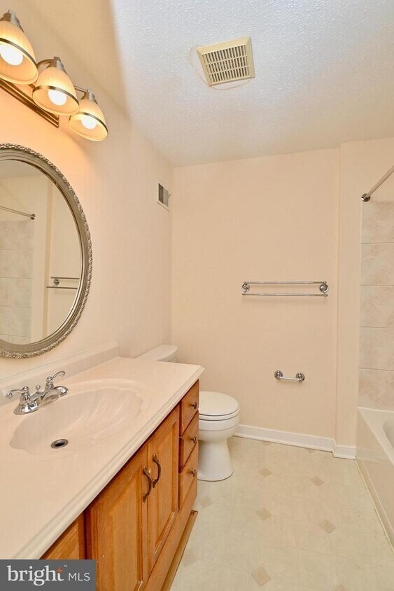 Building Photo - 6832 Heatherway Ct