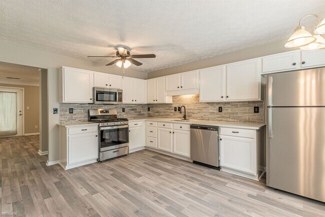 Building Photo - 3 br, 2.5 bath Townhome - 5895 Hampton Court