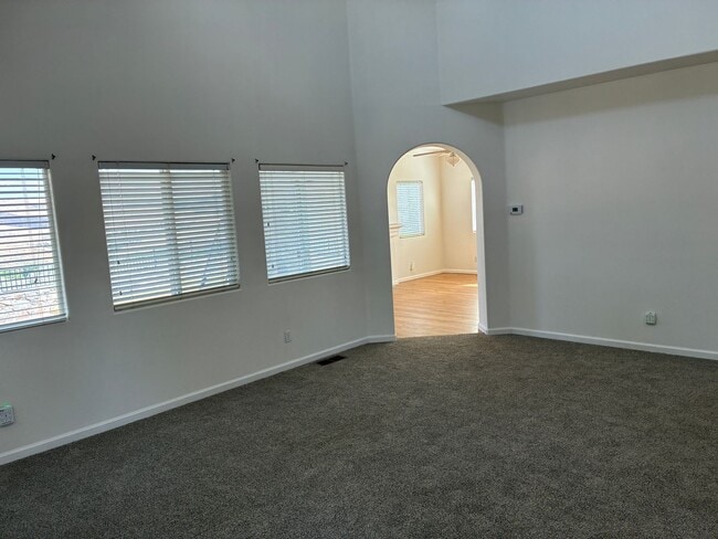 Building Photo - 5122 Mesa Verde Dr