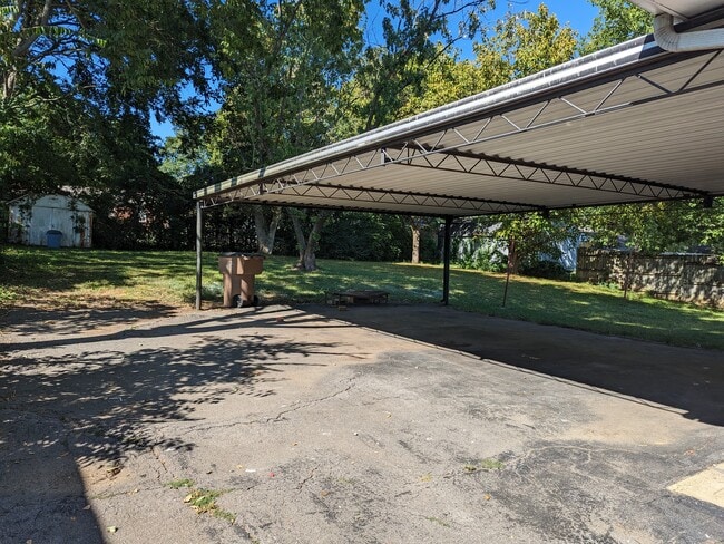 Building Photo - 2710 McKeige Dr